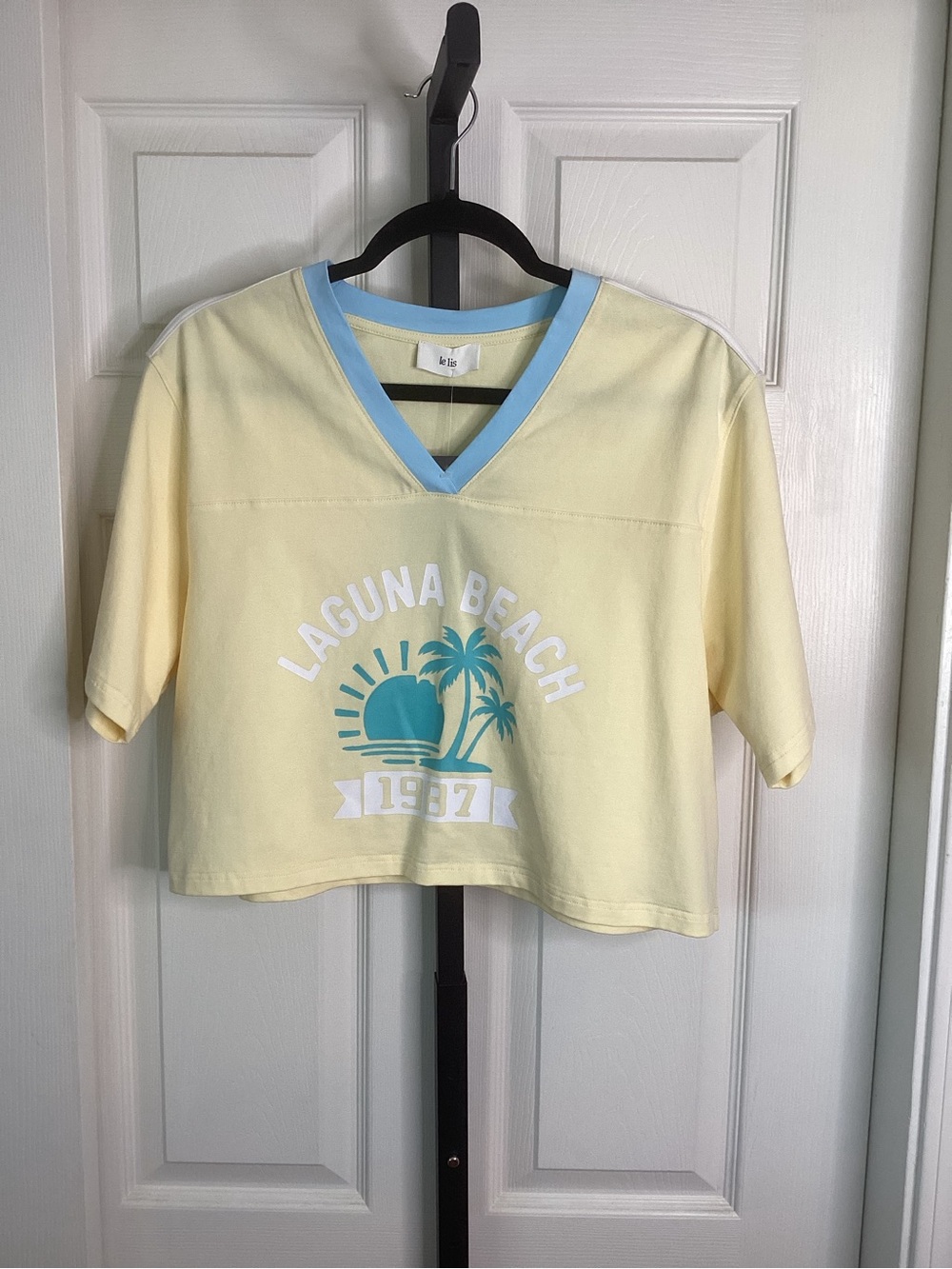 Le Lis Laguna Beach Light Yellow Top, size Medium, NWT
